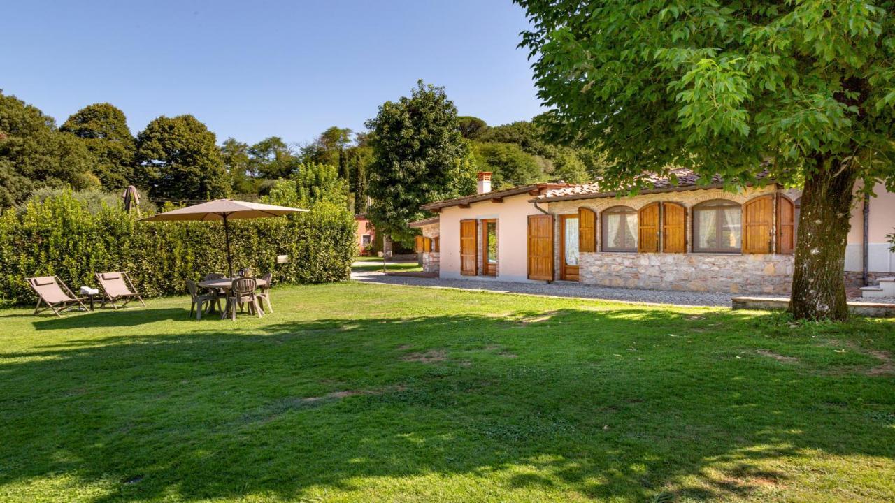 Il Cottage Di Patrizia Lucca Exterior photo